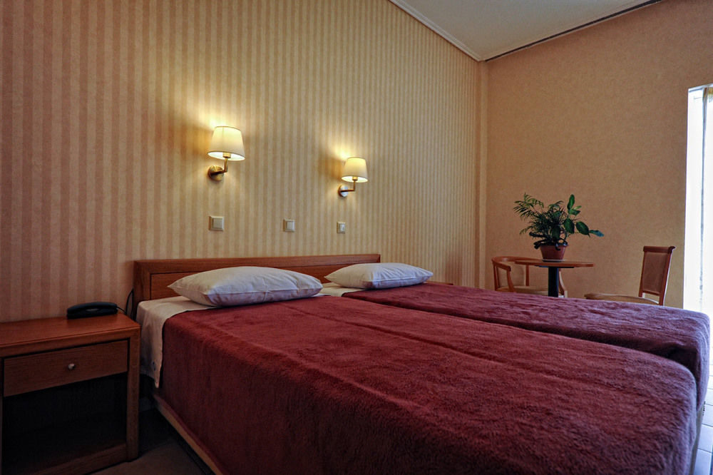 Hotel Ostria Kalamáta Buitenkant foto